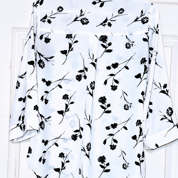 FORTUNE + IVY Button Down Blouse - Picture 4 of 4